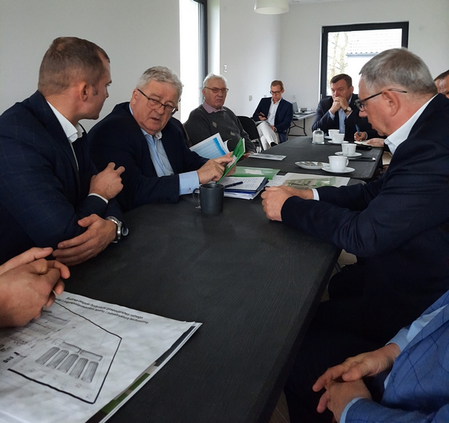 Spotkanie dotyczyło rozwoju Stacji Doświadczalnej Oceny Odmian w Nowych Liniach i możliwości wykorzystania do tego celu środków pochodzących z KPO